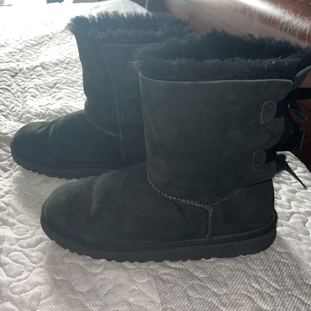 Short black Authentic Uggs; Size 5 in good condition - Picture 2 of 8